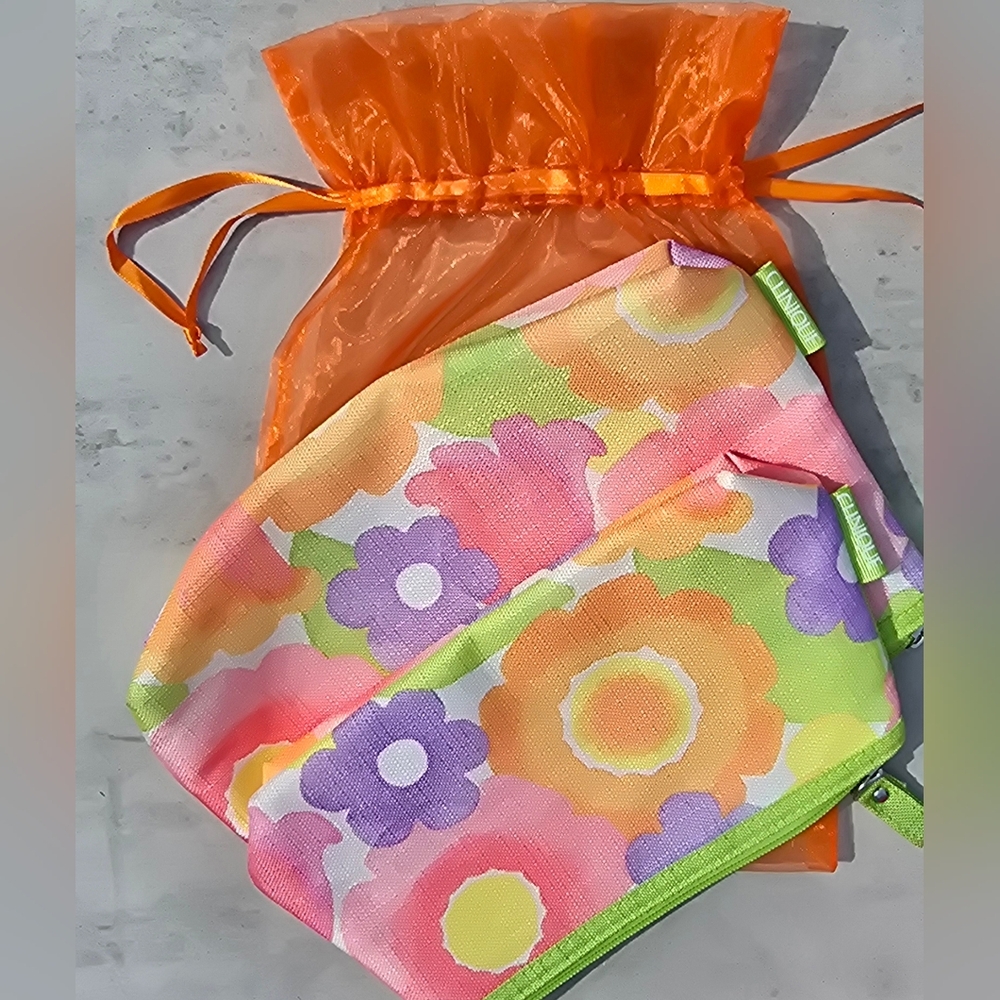 Clinique Free w/ Purchase Advise Seller  Cosmetic Bag Set